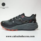 Joma Zapatilla Deportiva Hombre Treking Negra Modelo tkshos2648 Cordones Negra Gris Con Plantilla Extraible, Suela Antideslizante Ideales para Senderismo y Montaña Fabricadas en Textil Transpirables