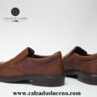 Luisetti Mocasín Hombre Piel Suela Antideslizante Color Coñac. Zapatos de Vestir de piel sin cordones para hombre, especialmente pensados y diseñados para los profesionales que pasan muchas horas de pie y necesitan un calzado especialmente ligero, cómodo y flexible. También Para Vestir Sin Renunciar a la Comodidad De Un Zapato Fabricado Para Las Pies Mas Exigentes.