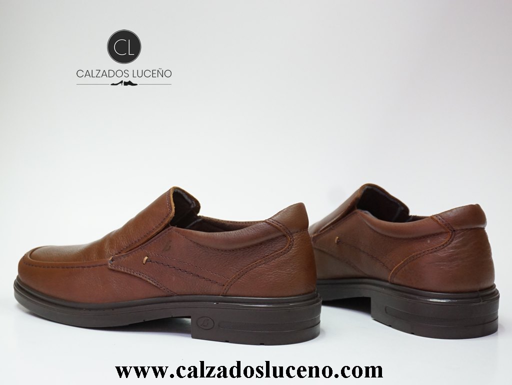 Luisetti Mocasín Hombre Piel Suela Antideslizante Color Coñac. Zapatos de Vestir de piel sin cordones para hombre, especialmente pensados y diseñados para los profesionales que pasan muchas horas de pie y necesitan un calzado especialmente ligero, cómodo y flexible. También Para Vestir Sin Renunciar a la Comodidad De Un Zapato Fabricado Para Las Pies Mas Exigentes.