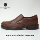 Luisetti Mocasín Hombre Piel Suela Antideslizante Color Coñac. Zapatos de Vestir de piel sin cordones para hombre, especialmente pensados y diseñados para los profesionales que pasan muchas horas de pie y necesitan un calzado especialmente ligero, cómodo y flexible. También Para Vestir Sin Renunciar a la Comodidad De Un Zapato Fabricado Para Las Pies Mas Exigentes.