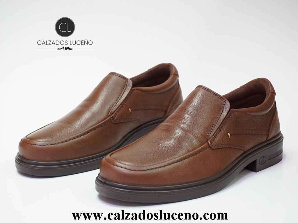 Luisetti Mocasín Hombre Piel Suela Antideslizante Color Coñac. Zapatos de Vestir de piel sin cordones para hombre, especialmente pensados y diseñados para los profesionales que pasan muchas horas de pie y necesitan un calzado especialmente ligero, cómodo y flexible. También Para Vestir Sin Renunciar a la Comodidad De Un Zapato Fabricado Para Las Pies Mas Exigentes.